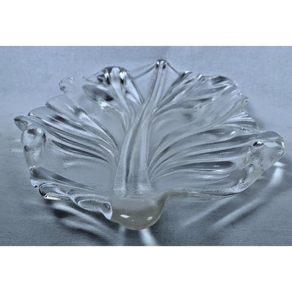 RARE Vintage Mikasa Frosted Walther Glass Heavy Crystal Leaf Platter 17" X 12" - Picture 2 of 4